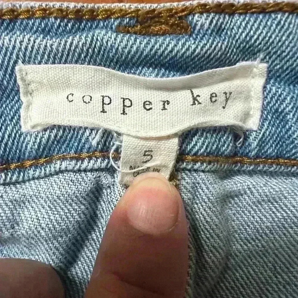 Cooper Key size 5 distress denim jean shorts with the sides cut off - Picture 6 of 10